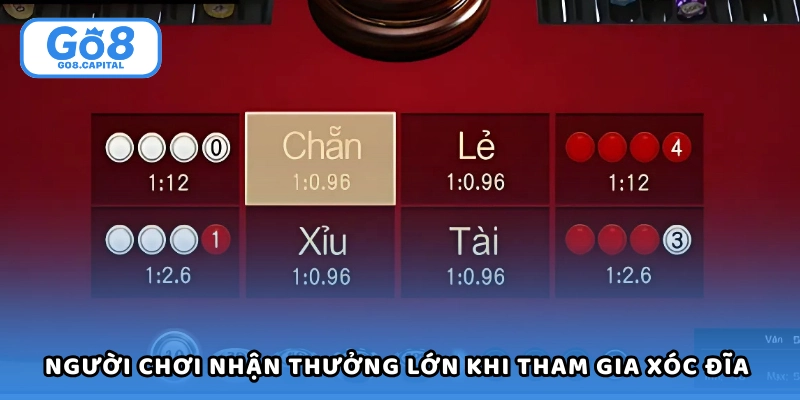 Người chơi nhận thưởng lớn khi tham gia xóc đĩa